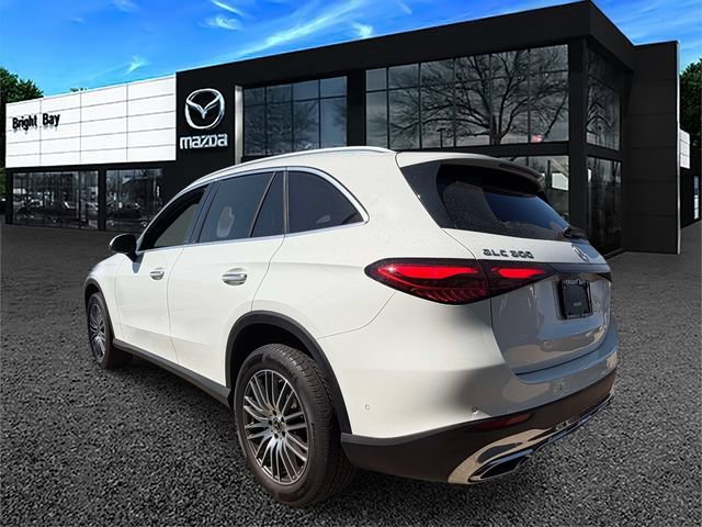 Used 2023 Mercedes-Benz GLC 300 4MATIC image 3