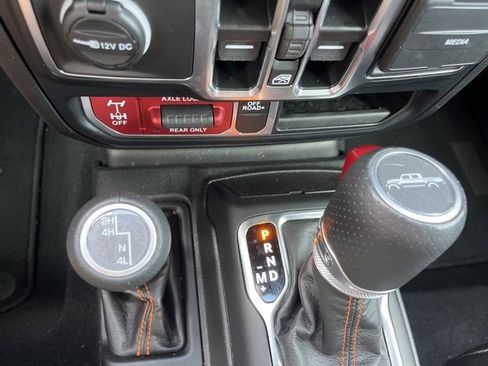 Used 2023 Jeep Gladiator Mojave w/ Cold Weather Group image 23