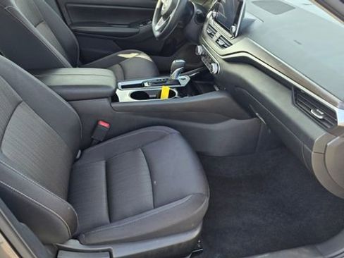 Used 2024 Nissan Altima 2.5 SV image 13