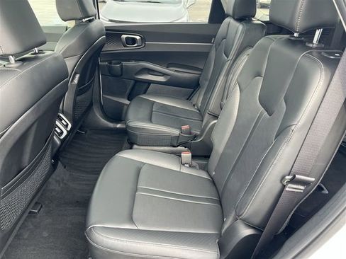 Used 2025 Kia Sorento EX w/ Panoramic Sunroof Package image 28