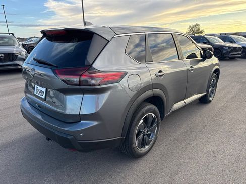 Used 2024 Nissan Rogue SV AWD/4WD image 7