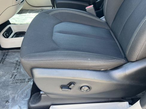Used 2023 Chrysler Voyager LX FWD image 29