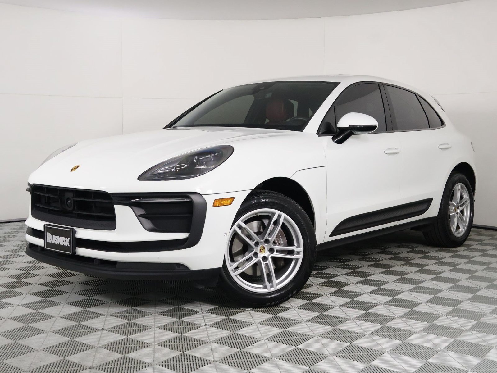Certified 2023 Porsche Macan AWD/4WD image 35