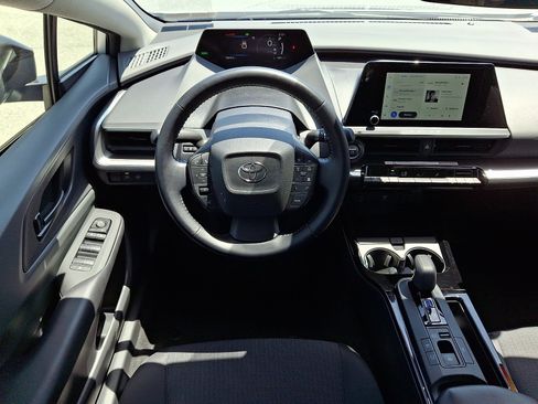 Used 2025 Toyota Prius LE FWD image 13