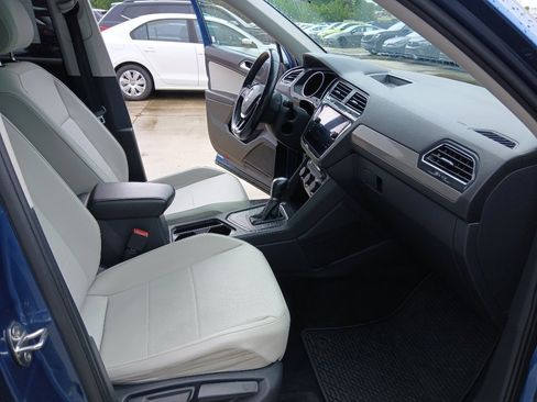 Used 2018 Volkswagen Tiguan SE w/ Panoramic Sunroof Package FWD image 25