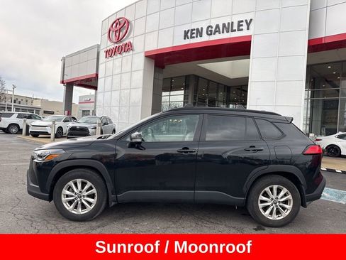 Used 2023 Toyota Corolla Cross LE w/ Moonroof Package image 3