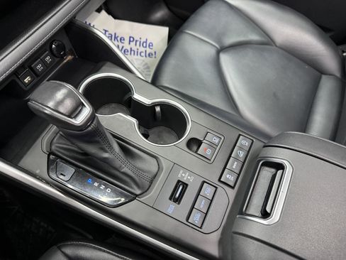 Used 2021 Toyota Highlander XLE image 20