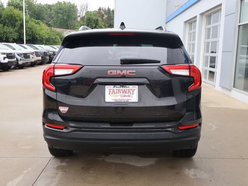 Used 2024 GMC Terrain SLE w/ Driver Convenience Package AWD/4WD image 9