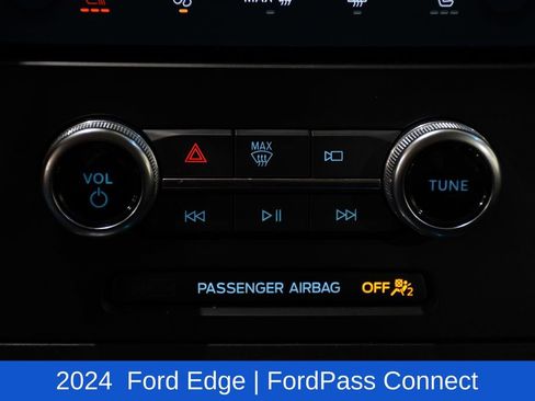 Used 2024 Ford Edge Titanium image 17
