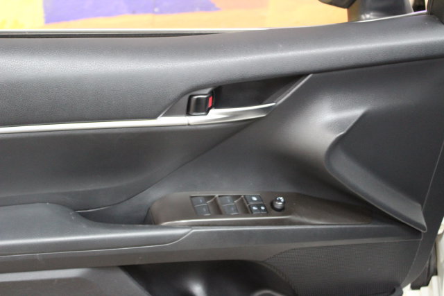 Used 2021 Toyota Camry SE FWD image 12