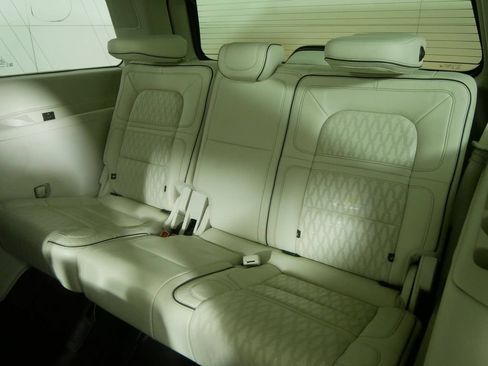 Used 2020 Lincoln Navigator Black Label w/ Cargo Convenience Package AWD/4WD image 22