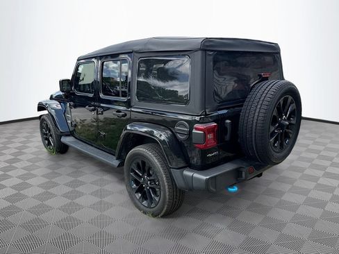 Used 2023 Jeep Wrangler Unlimited Sahara w/ Cold Weather Group AWD/4WD image 8