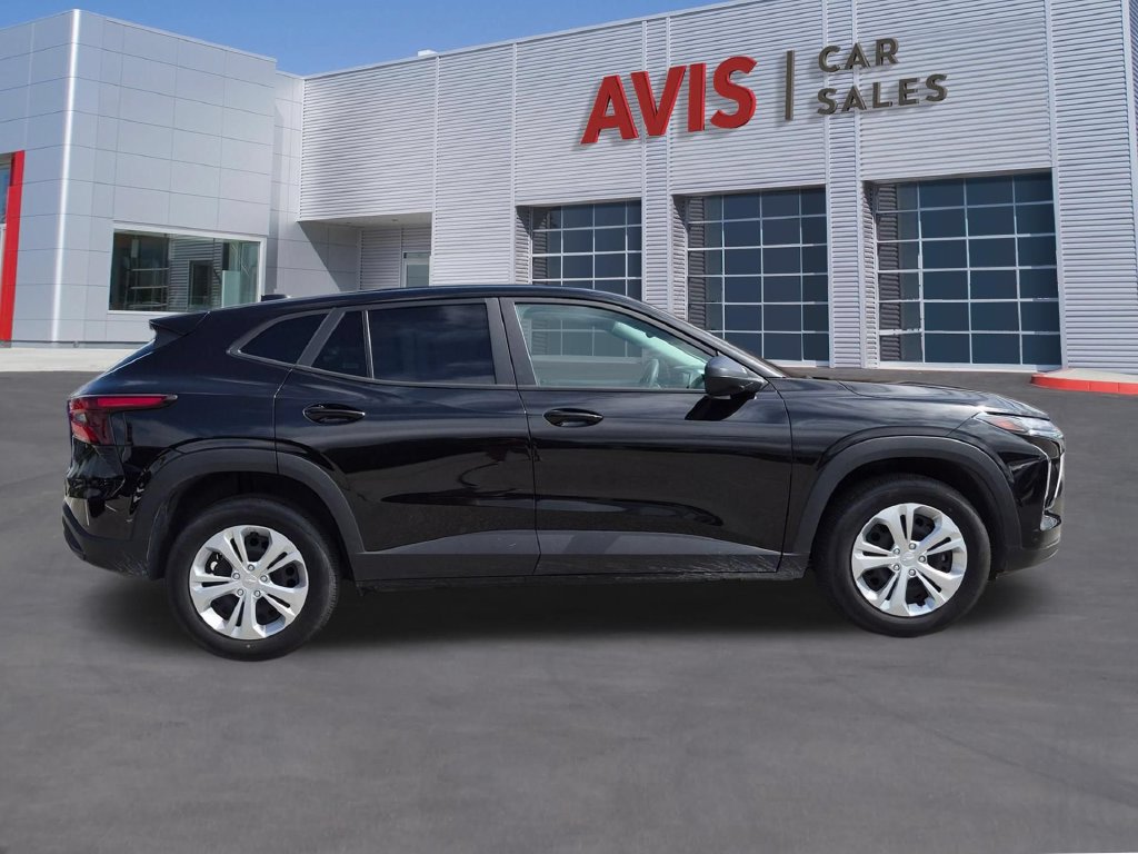 Used 2025 Chevrolet Trax LS FWD image 5