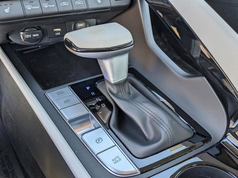 Used 2023 Hyundai Elantra Limited image 21