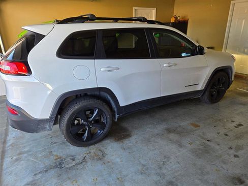 Used 2017 Jeep Cherokee High Altitude image 5
