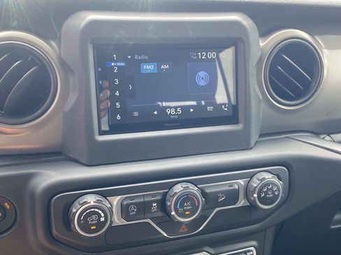 Used 2019 Jeep Wrangler Unlimited Sport S AWD/4WD image 26