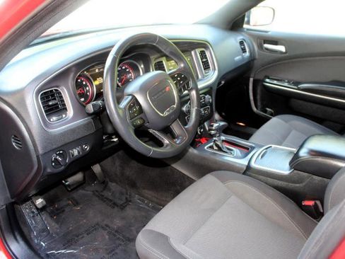 Used 2018 Dodge Charger SXT image 10