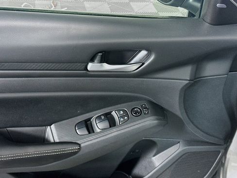 Used 2024 Nissan Altima 2.5 SV image 15