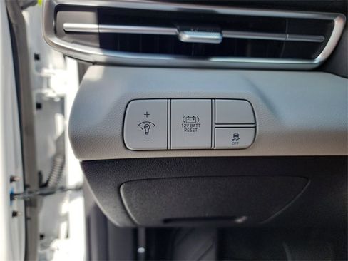 New 2025 Hyundai Elantra Limited image 26