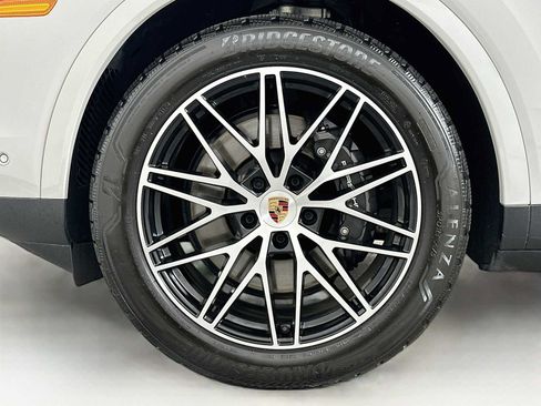 Certified 2025 Porsche Cayenne Coupe AWD/4WD image 32