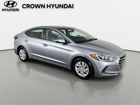 Used 2017 Hyundai Elantra SE FWD image 3