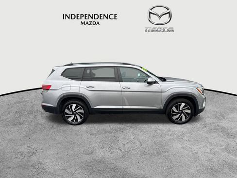 Used 2025 Volkswagen Atlas SE image 2