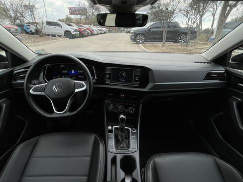 Used 2024 Volkswagen Jetta SE image 11