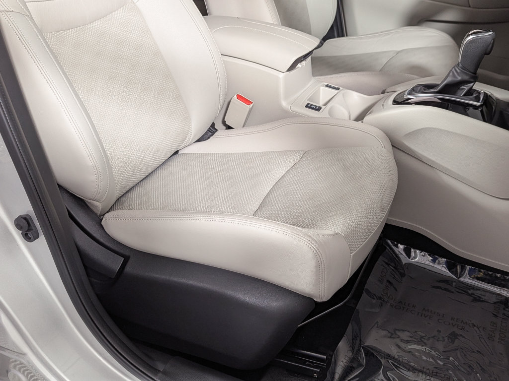 Used 2022 Nissan Rogue Sport SV w/ Technology Package FWD image 24