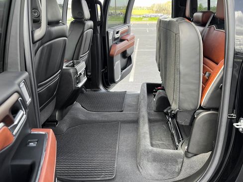 Used 2024 GMC Sierra 3500 Denali Ultimate image 17