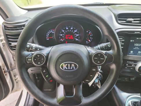 Used 2019 Kia Soul + image 16