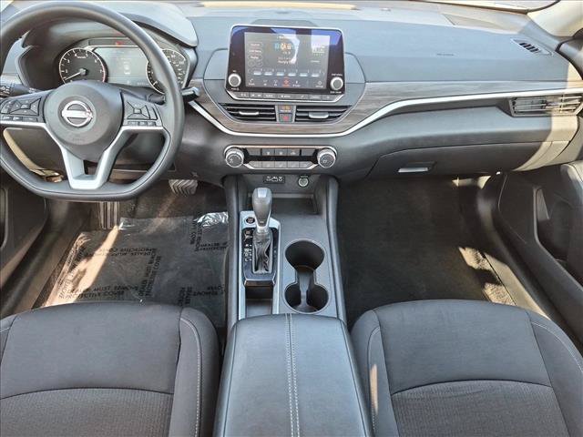 Used 2025 Nissan Altima 2.5 SV FWD image 17
