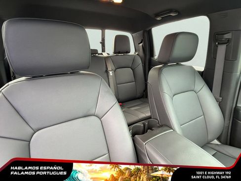 Used 2025 Chevrolet Colorado W/T RWD image 28