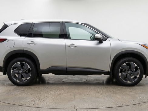 Used 2025 Nissan Rogue SV AWD/4WD image 11
