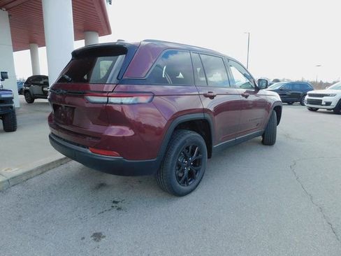 New 2026 Jeep Grand Cherokee Altitude image 9