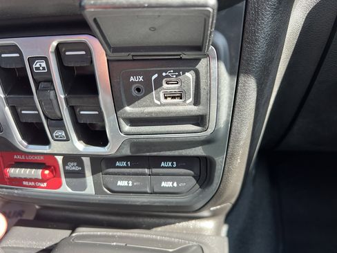 Certified 2024 Jeep Gladiator Sport image 34