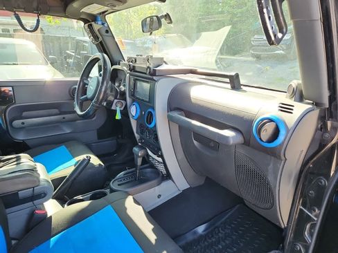 Used 2010 Jeep Wrangler Unlimited Sport AWD/4WD image 18