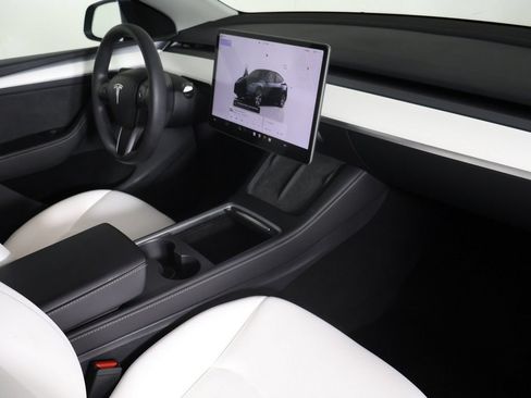 Used 2024 Tesla Model Y Long Range AWD/4WD image 31