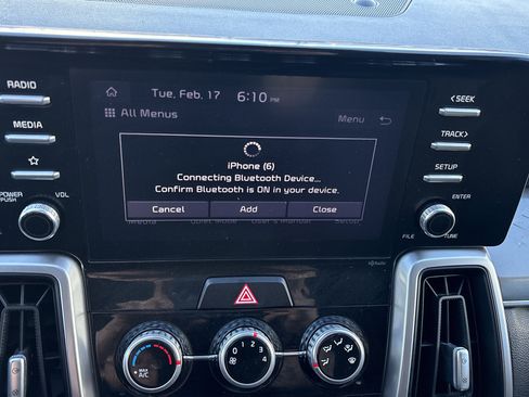 Used 2022 Kia Sorento LX image 16