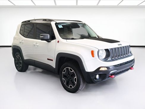 Used 2016 Jeep Renegade Trailhawk AWD/4WD image 3