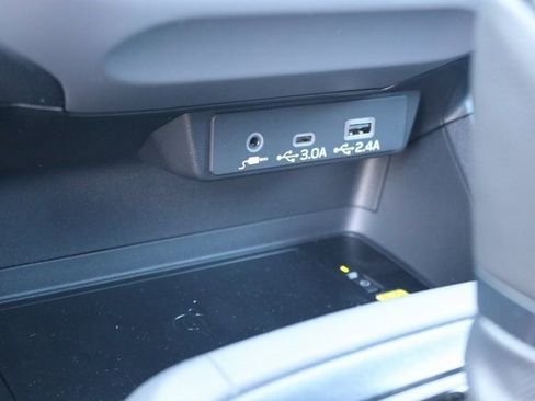 Used 2025 Subaru Crosstrek 2.5i Limited image 32