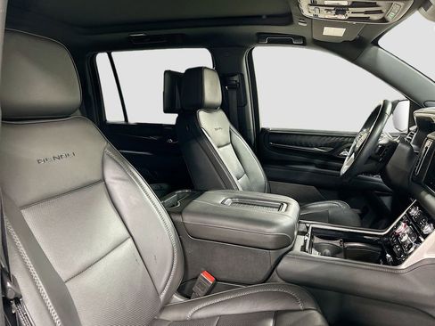 Used 2024 GMC Yukon XL Denali w/ Advanced Technology Package image 32