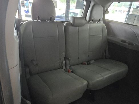 Used 2015 Toyota Sienna LE FWD image 17