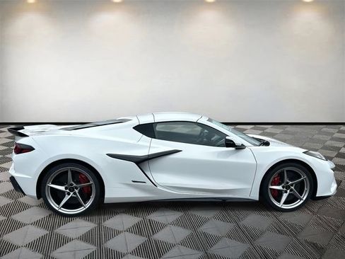 New 2026 Chevrolet Corvette E-Ray image 4