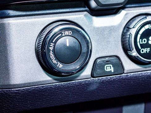 Used 2018 Toyota Tacoma SR image 15