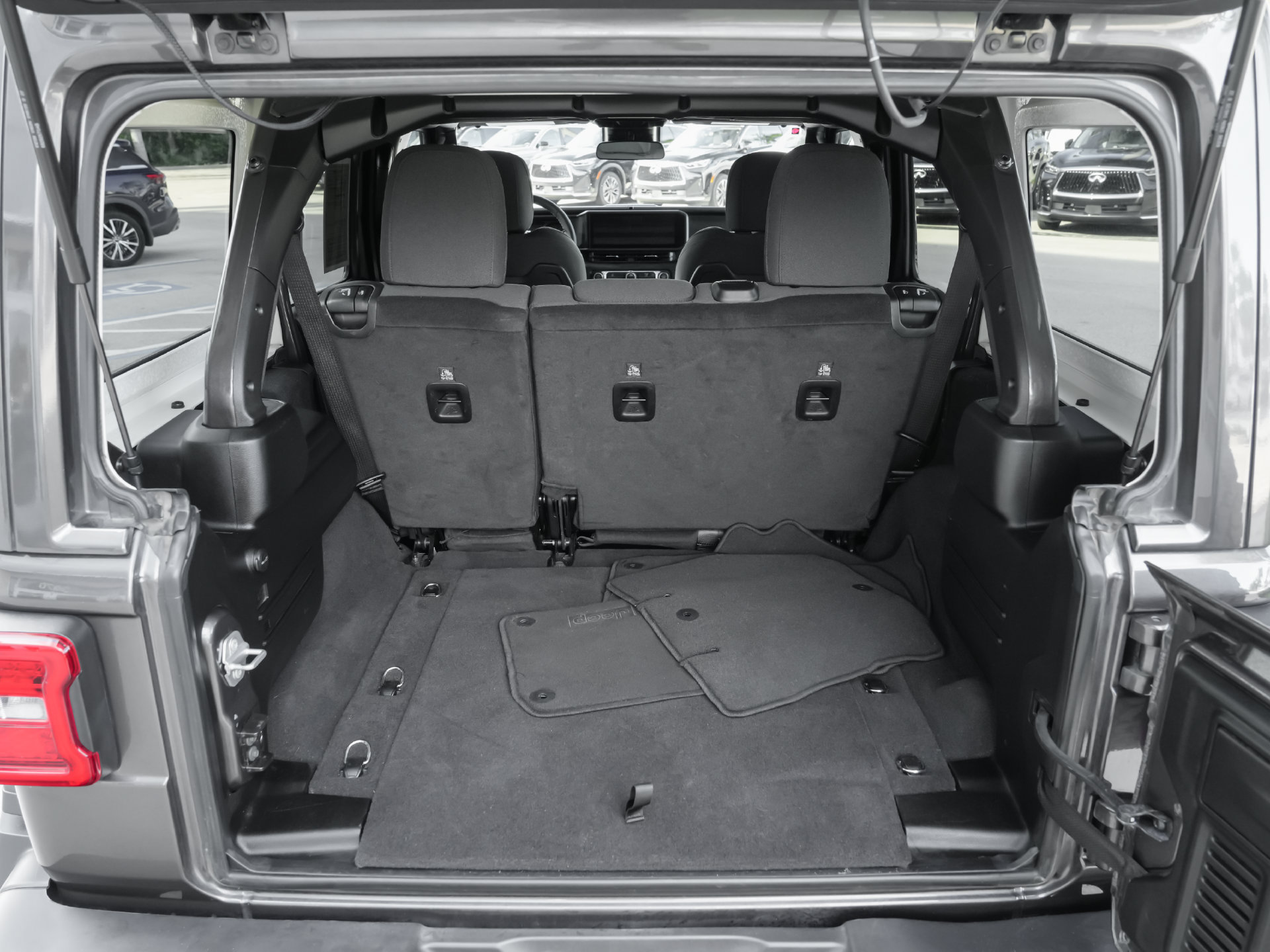 Used 2025 Jeep Wrangler Unlimited Rubicon AWD/4WD image 43