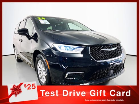 Used 2024 Chrysler Pacifica Touring-L image 1