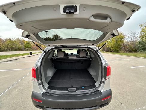 Used 2013 Kia Sorento LX w/ Convenience Pkg image 10