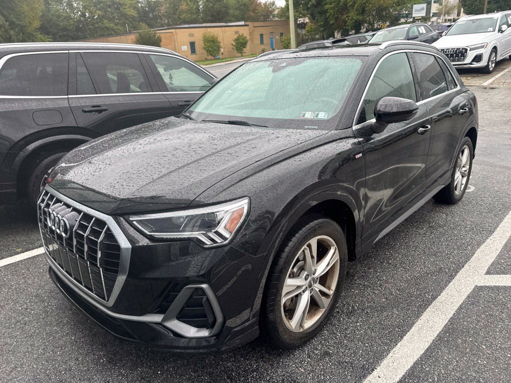 Used 2020 Audi Q3 2.0T Premium Plus w/ Premium Plus Package AWD/4WD image 2