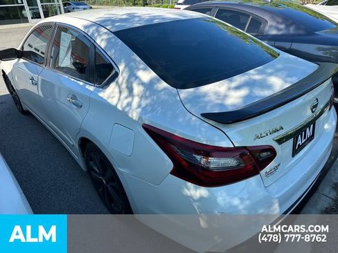 Used 2017 Nissan Altima 2.5 SR w/ Midnight Edition Package FWD image 8