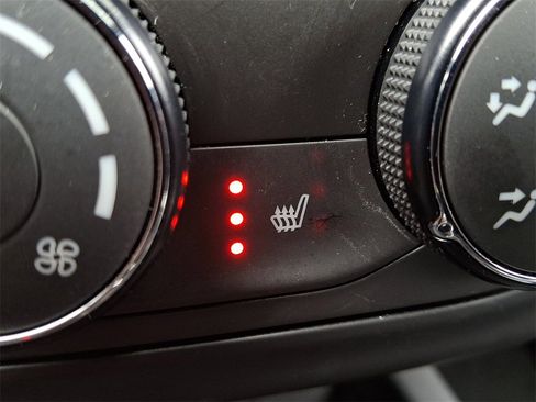 Used 2024 Chevrolet Trax RS w/ Sunroof Package image 24